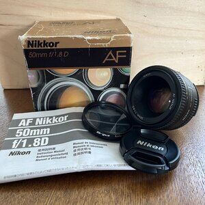Nikon AF NIKKOR 50mm f/1.8D Lens with Original Box